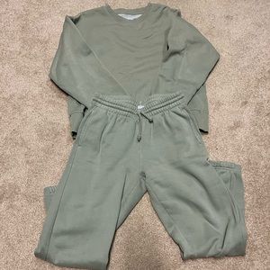 Aritzia - TNA - COZY AF boyfriend sweatsuit